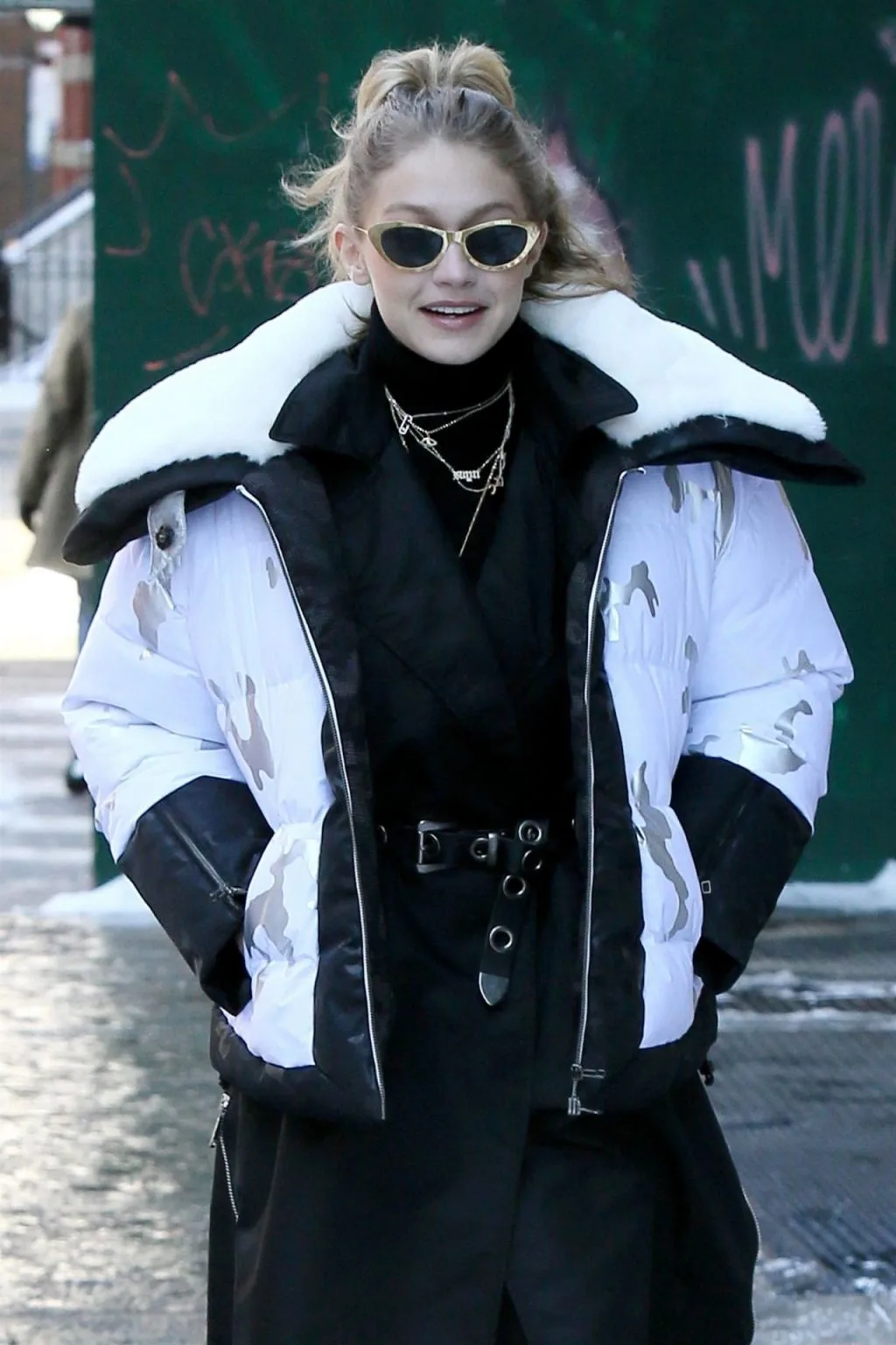 Giá lạnh New York không thể cản bước Gigi Hadid và các chân dài mặc đẹp Giá lạnh New York không thể cản bước Gigi Hadid và các chân dài mặc đẹp