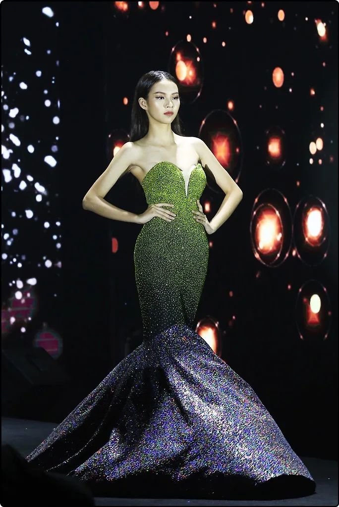 Đại tiệc kỷ niệm 9 năm của Tập đoàn CMG.ASIA - Đại tiệc của người nổi tiếng - bst Lý Quý Khánh
