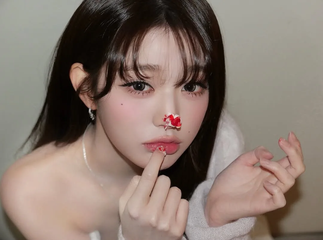 WONYOUNG trang điểm trong trẻo, đôi môi căng mọng - tẩy da chết môi