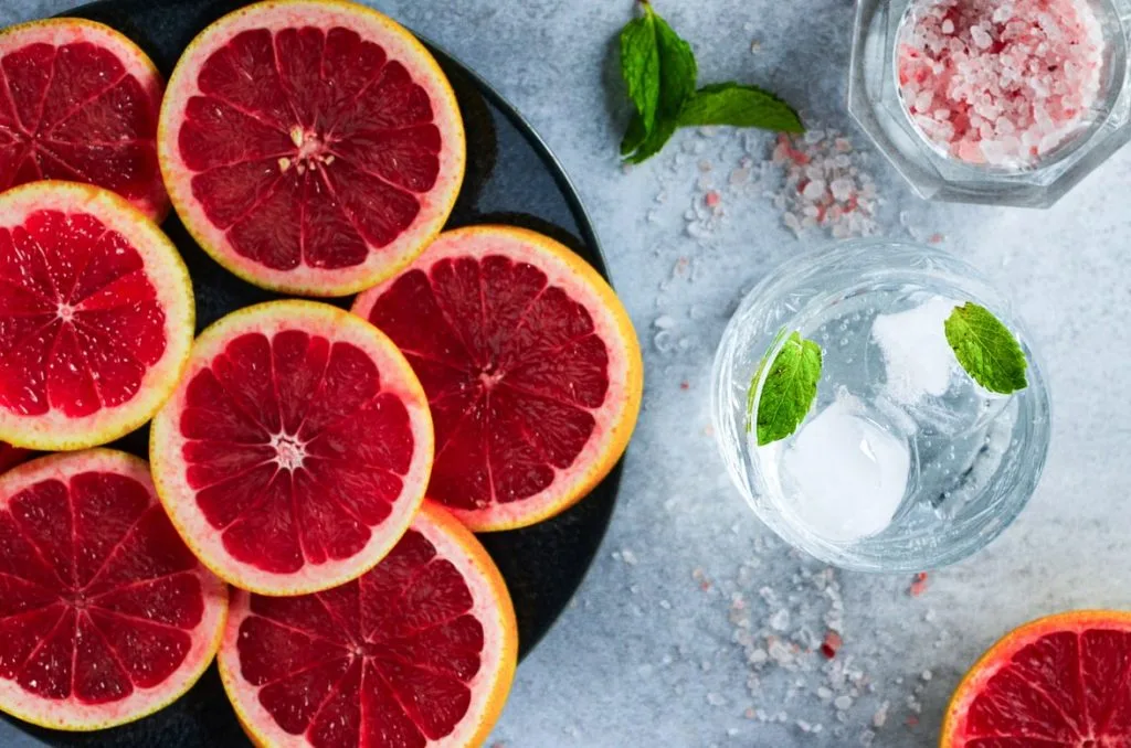Thức uống detox chứa gừng có thể giúp thúc đẩy giảm cân khi kết hợp với chế độ ăn uống lành mạnh.
