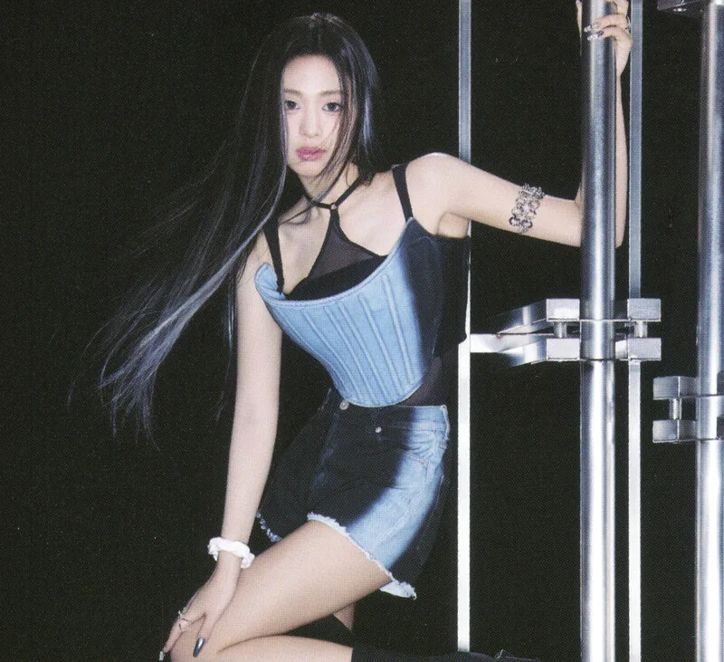 Ahyeon diện corset