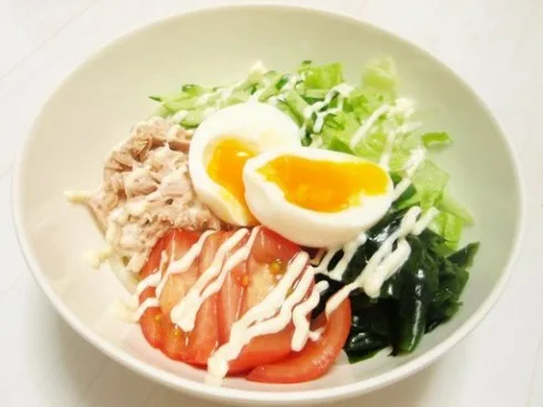 Salat mì Udon