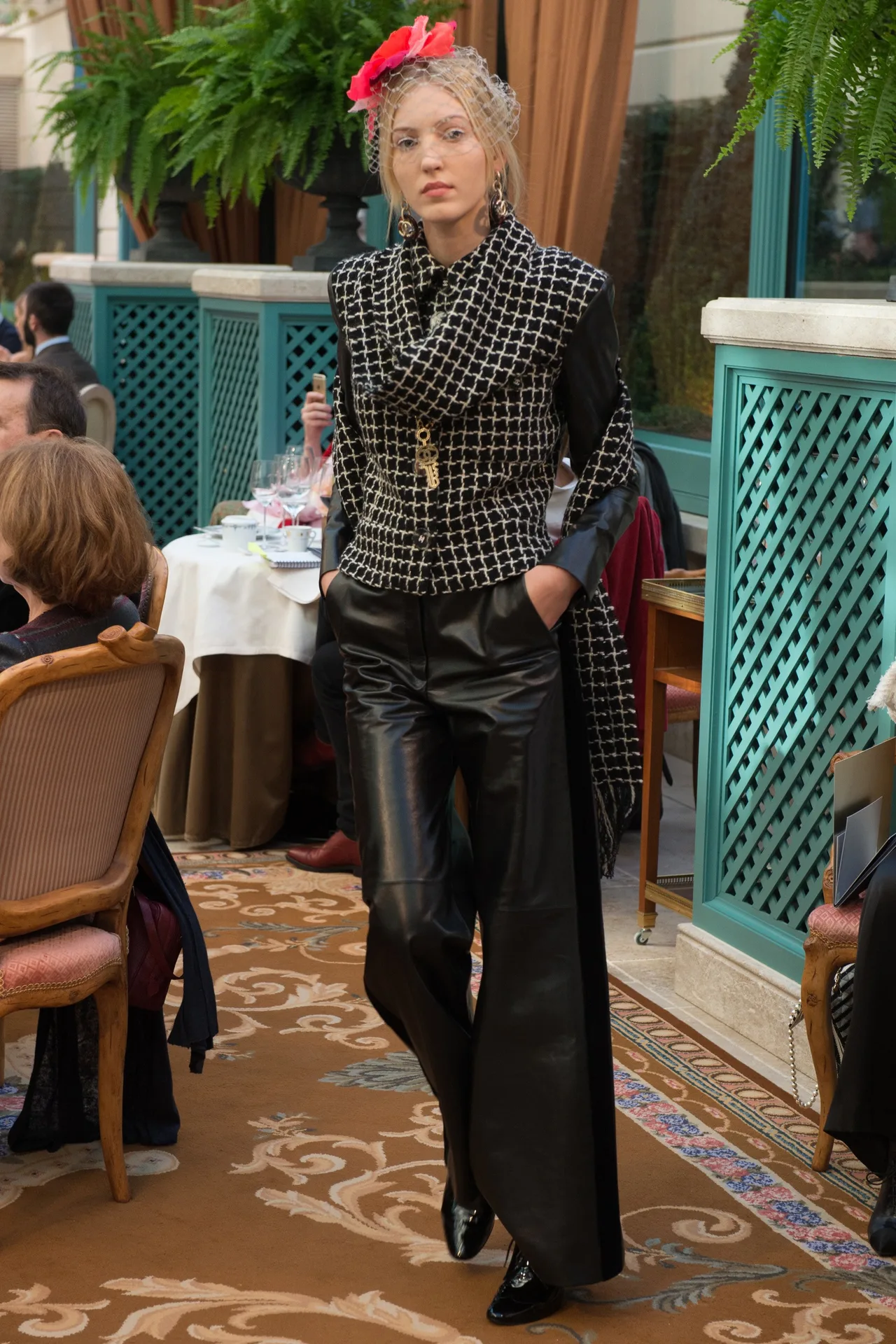 bst thoi trang chanel prefall 2017