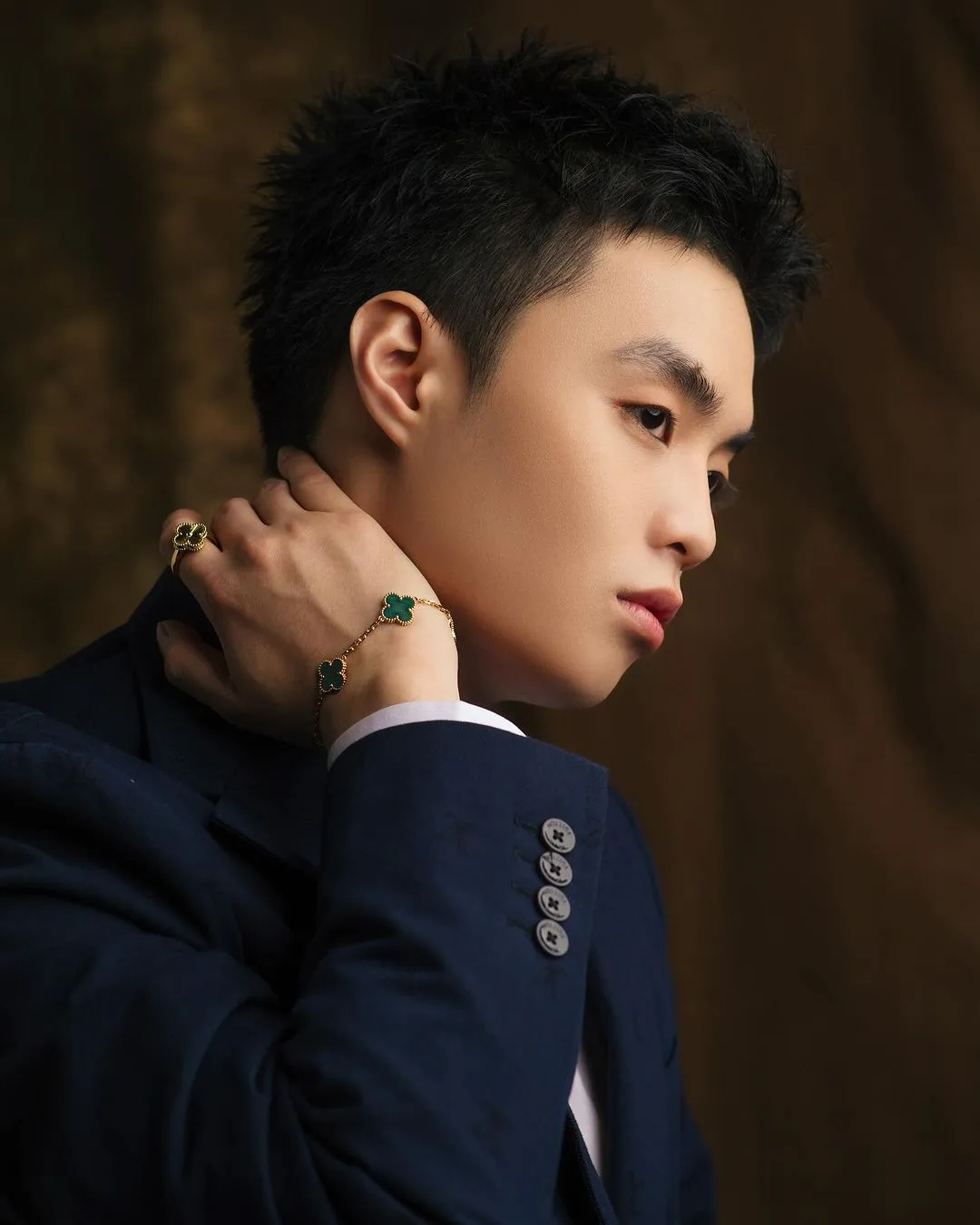 negav đeo vòng tay van cleef & arpels