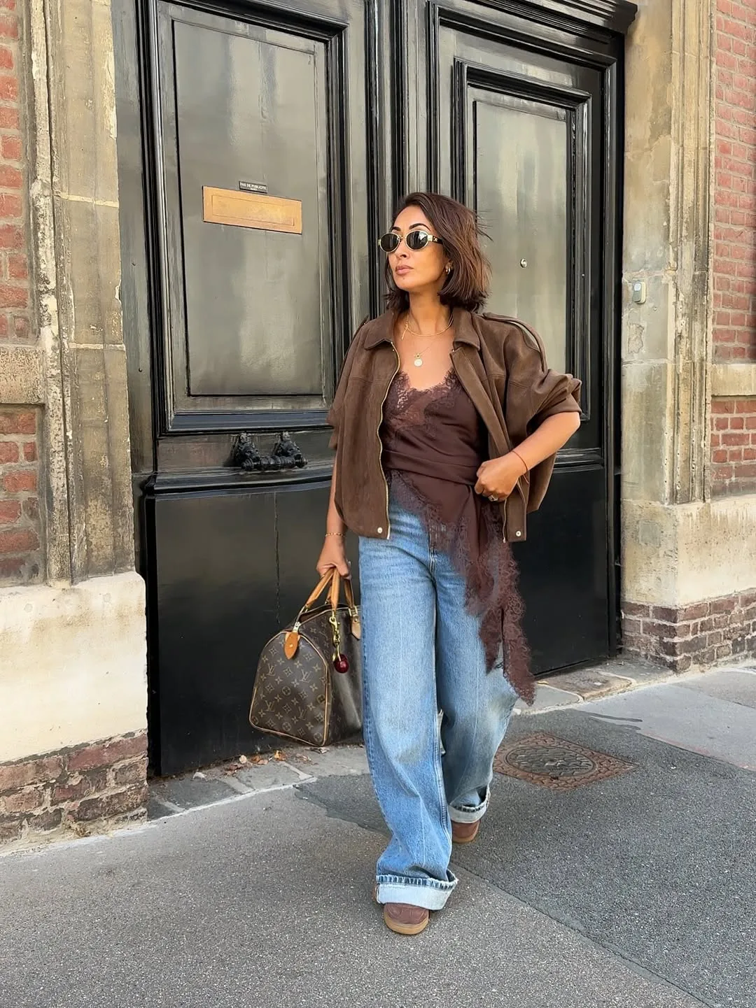 áo camisole ren phối quần jeans