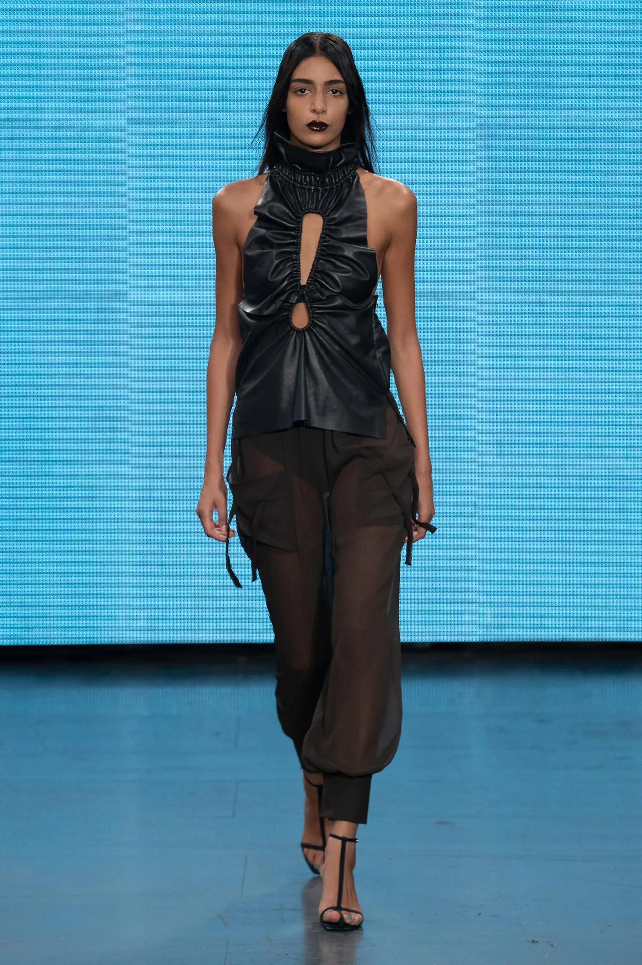Supriya Lele xuân hè 2022 look1