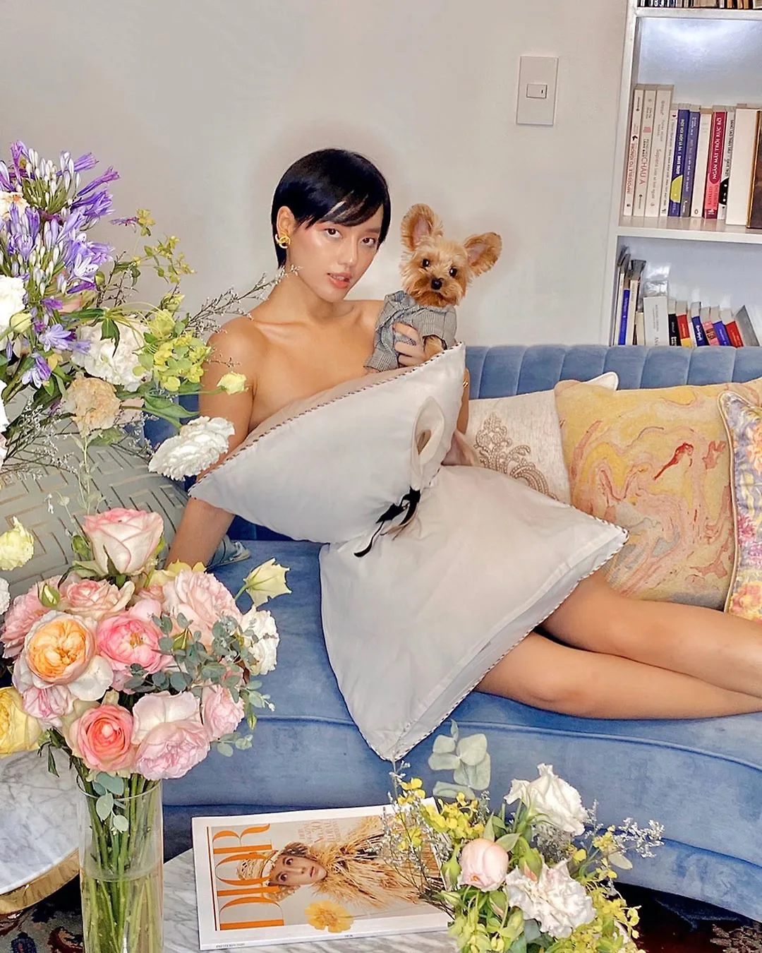 xu hướng mặc gối cách ly tại nhà khánh linh