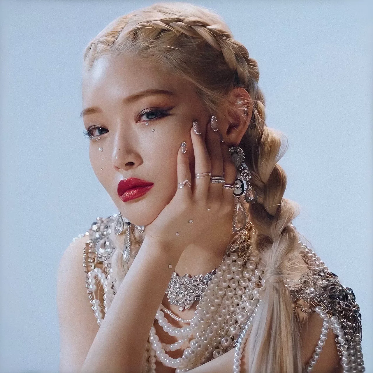 Chungha song ngư tóc vàng Chungha song ngư tóc vàng