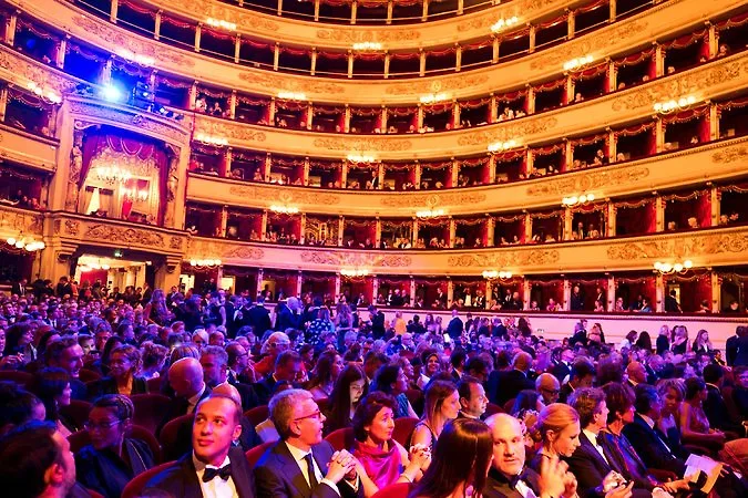 Siêu mẫu Gisele Bundchen chiến thắng tại Green Carpet Fashion Awards 2017 tại Italy