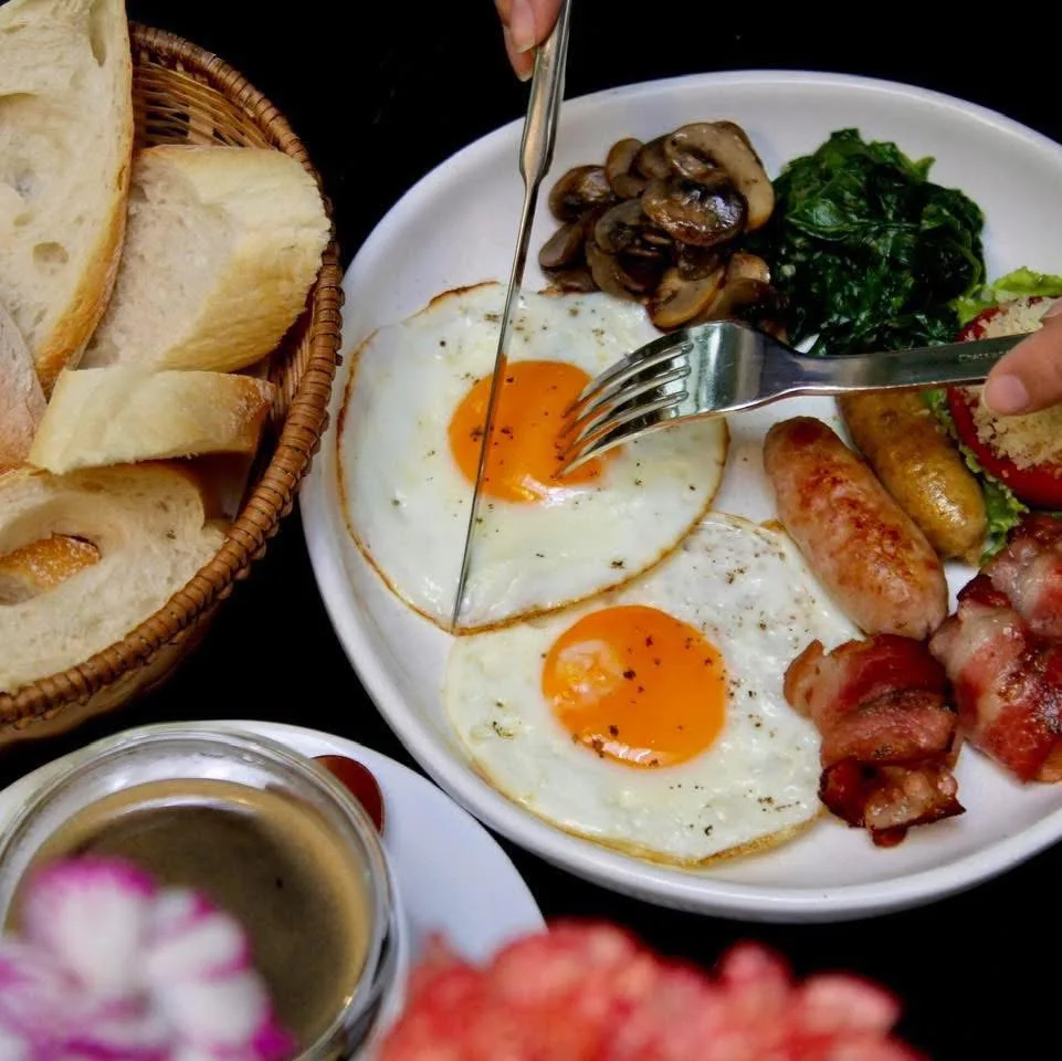 đồ ăn tại Le Comptoir Bistro & Books