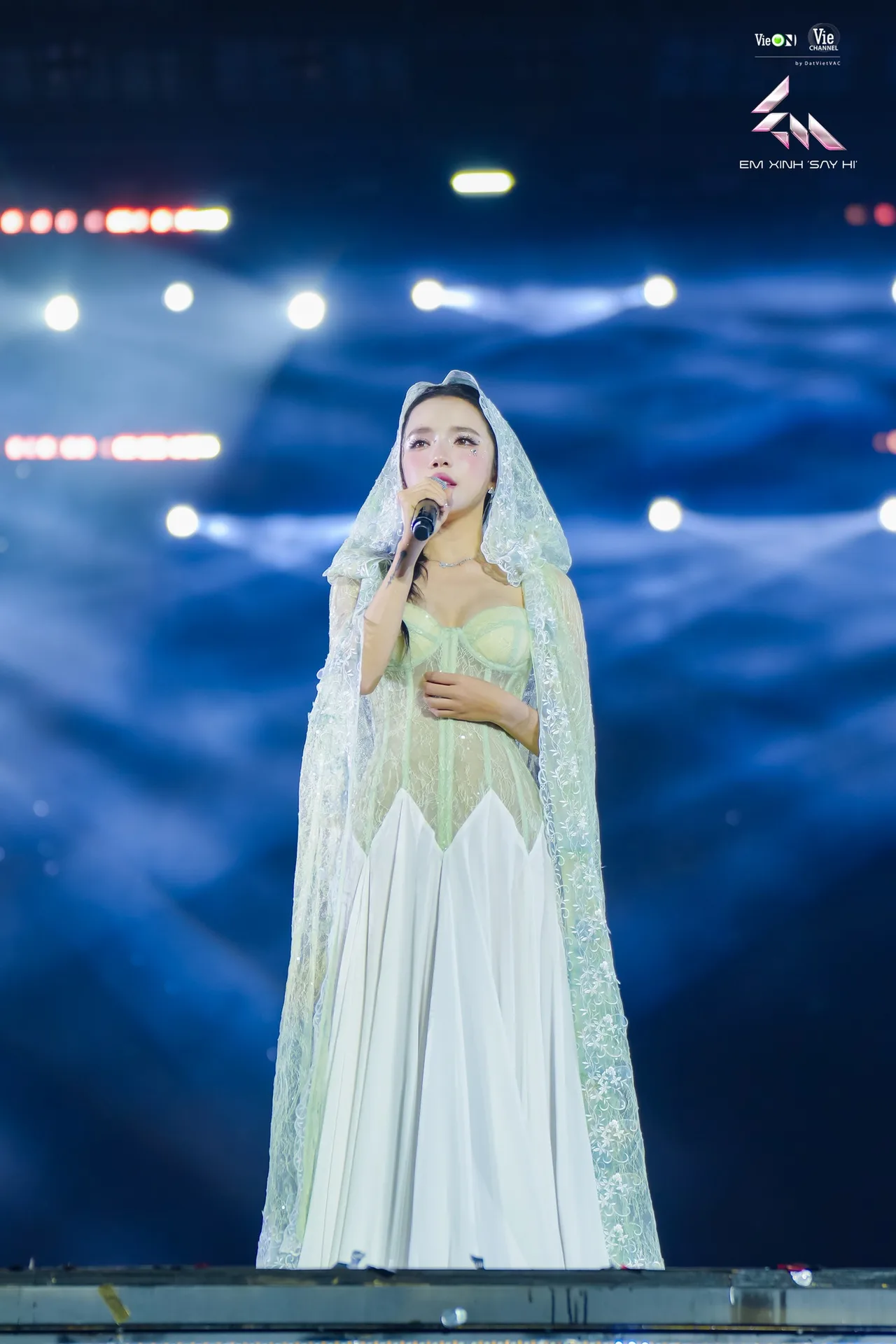 Lyly thời trang concert "Em Xinh Say Hi"