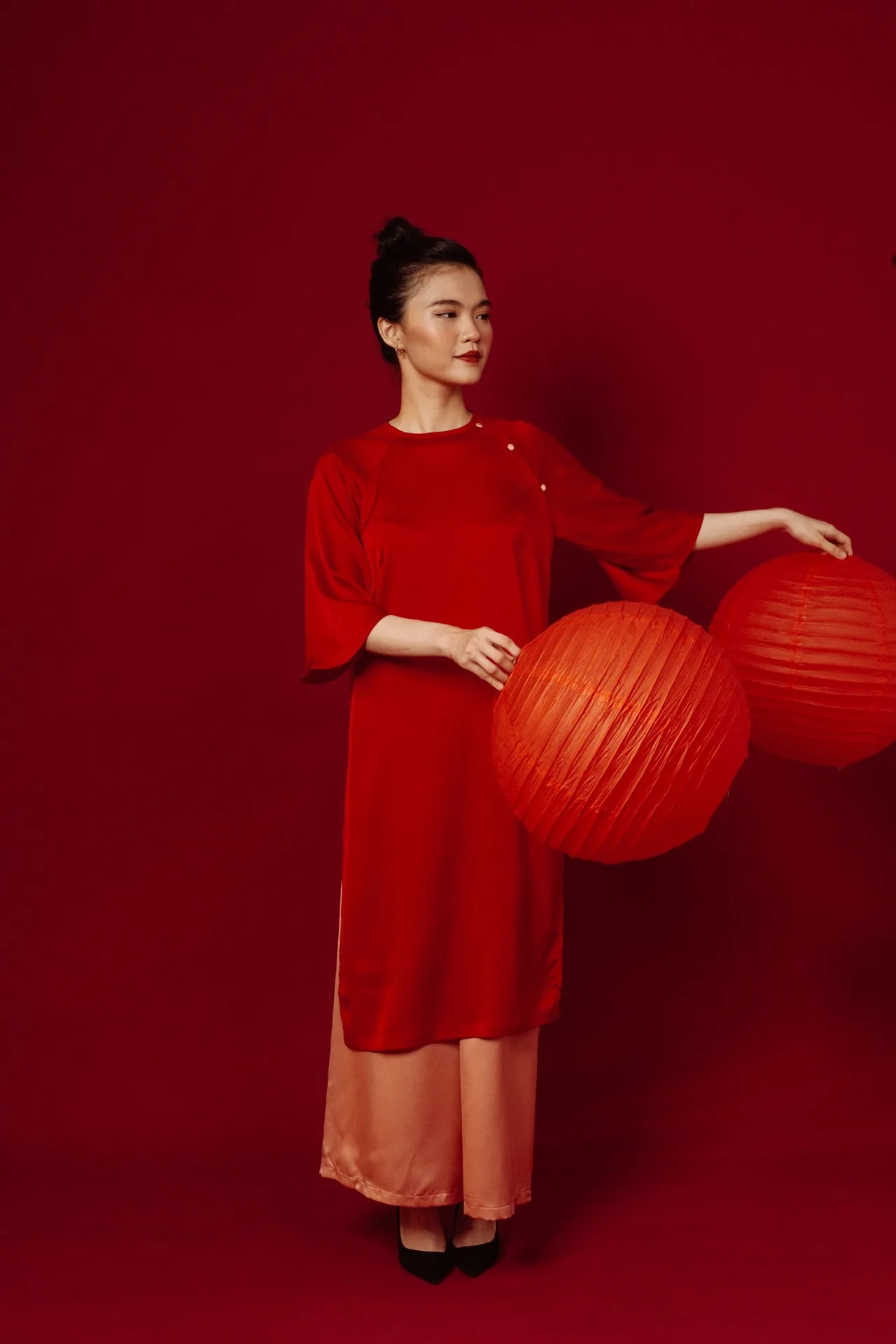 áo dài tết 2020 laventura lụa đỏ