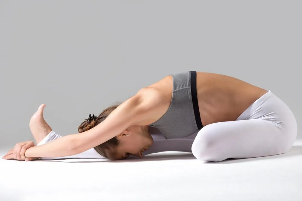 Bài tập yoga đầu sát gối Bài tập yoga đầu sát gối