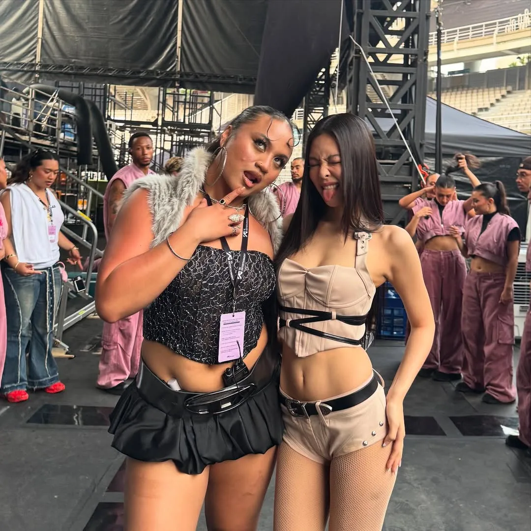 Jennie diện quần ngắn "mini-short"