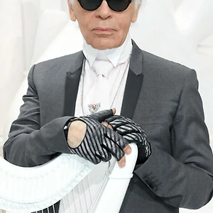 Karl Lagerfeld bị kiện vì kỳ thị người béo