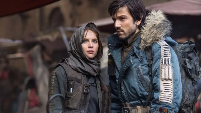 Nữ diễn viên Felicity Jones trong Rogue One: Star Wars ngoại truyện.