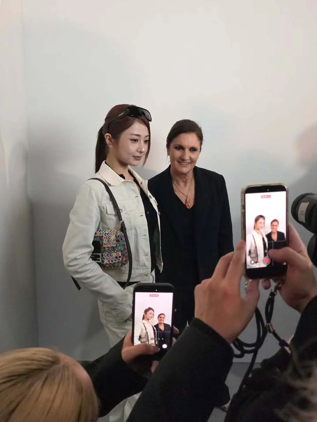 Yunjin (LE SSERAFIM) cùng GĐST Maria Grazia Chiuri