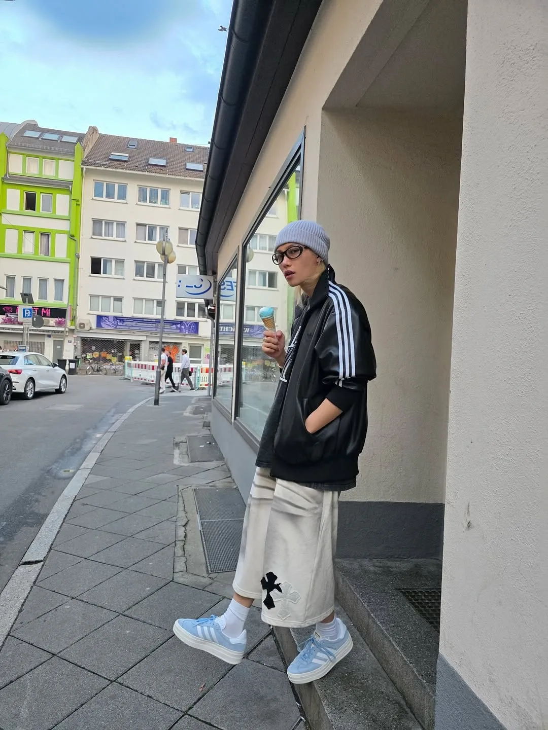 Phong cách felix straykids diện quần short