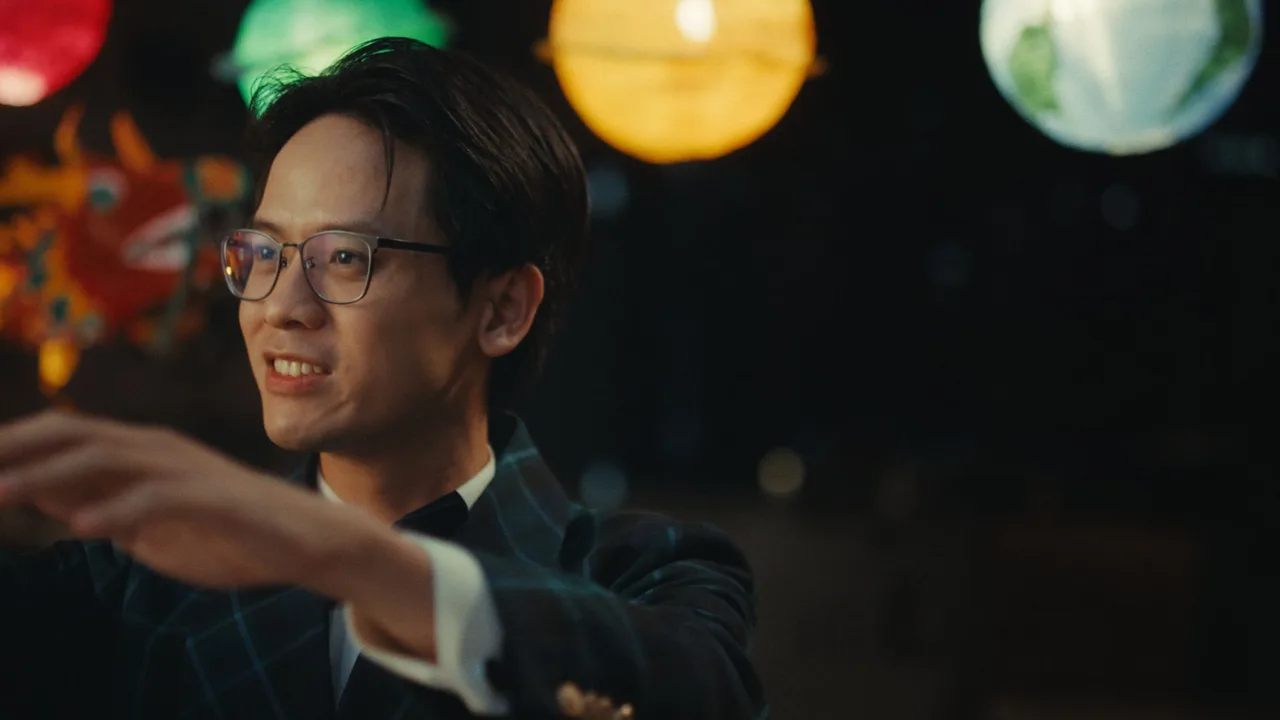 Trần Doãn Hoàng là một nam diễn viên trẻ được biết đến qua các vai diễn ấn tượng trong nhiều bộ phim và các MV ca nhạc