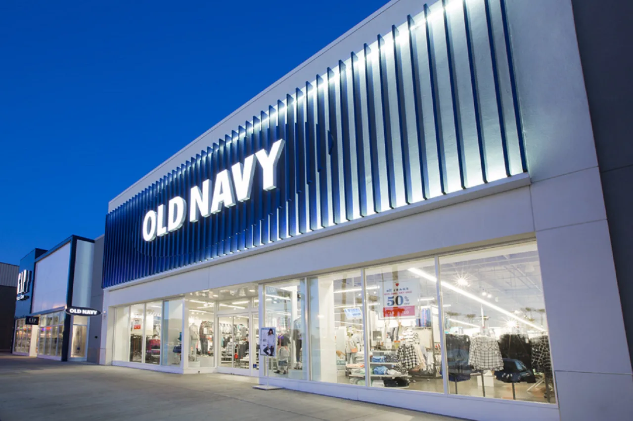 Old Navy khai truong cua hang dau tien tai Vincom