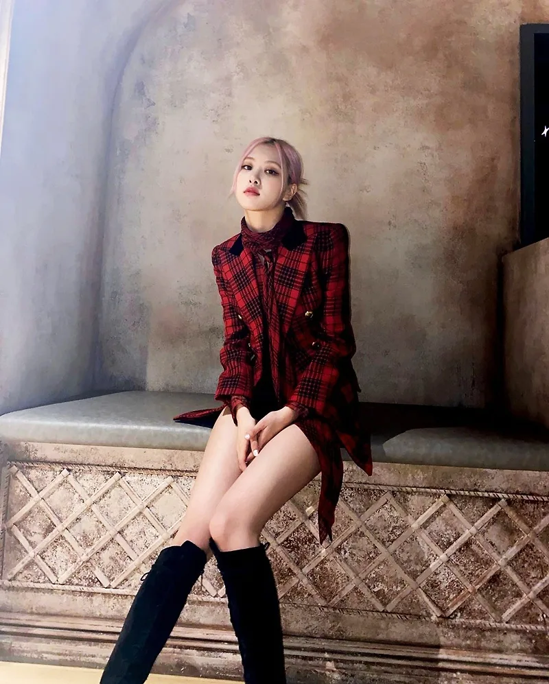 rose blackpink mang boots che chân vòng kiềng
