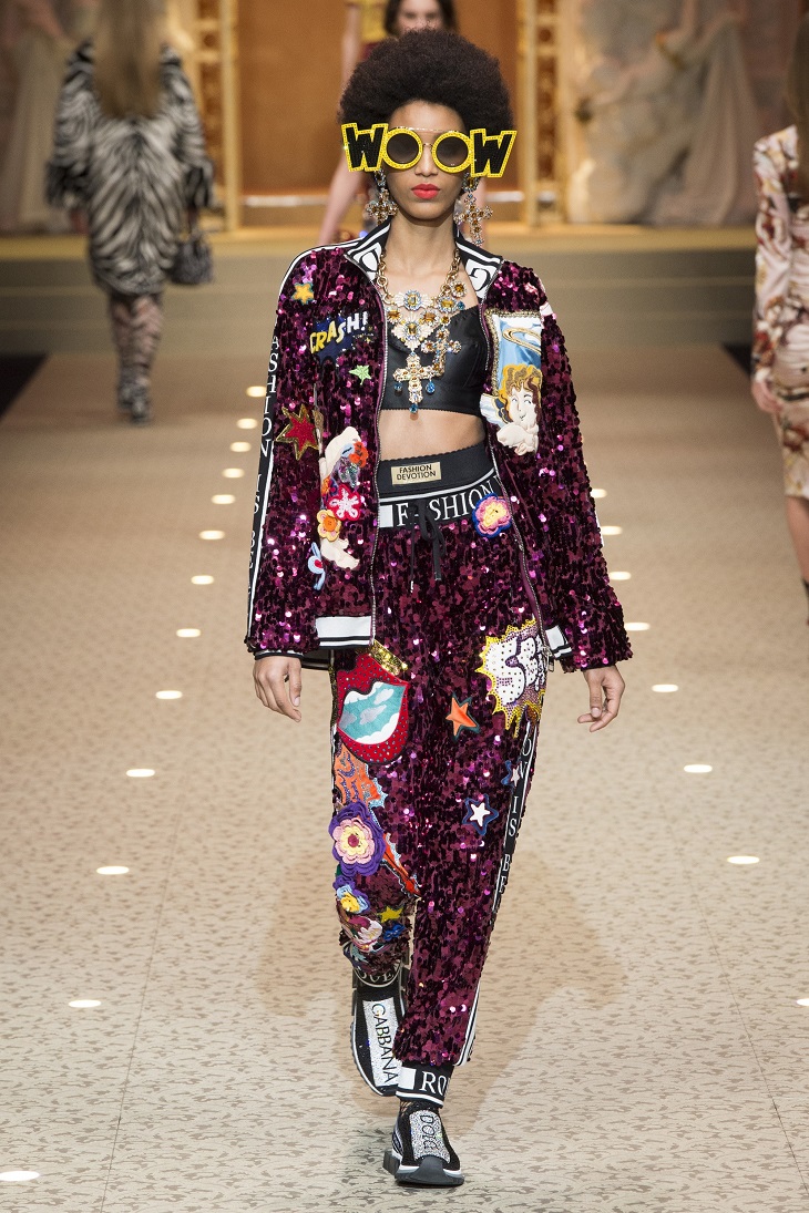 ELLE Việt Nam - Dolce & Gabbana hòa vào cuộc chơi công nghệ với bộ sưu tập Thời trang Tín ngưỡng (24) ELLE Việt Nam - Dolce & Gabbana hòa vào cuộc chơi công nghệ với bộ sưu tập Thời trang Tín ngưỡng (24)