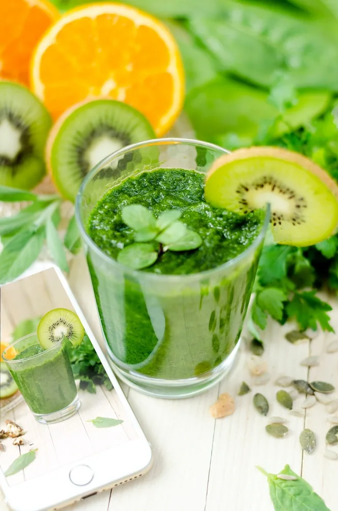 Giải nhiệt và thanh lọc cơ thể từ rau má.