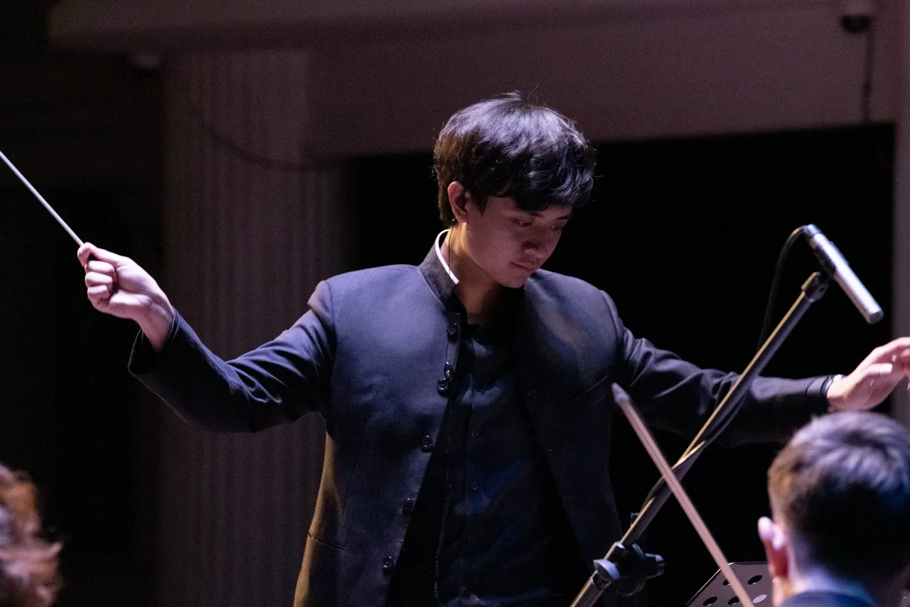 dustin tiêu nhạc trưởng