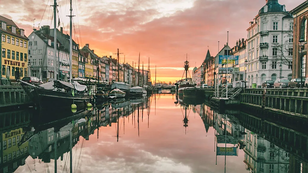 nyhavn lúc hoàng hôn