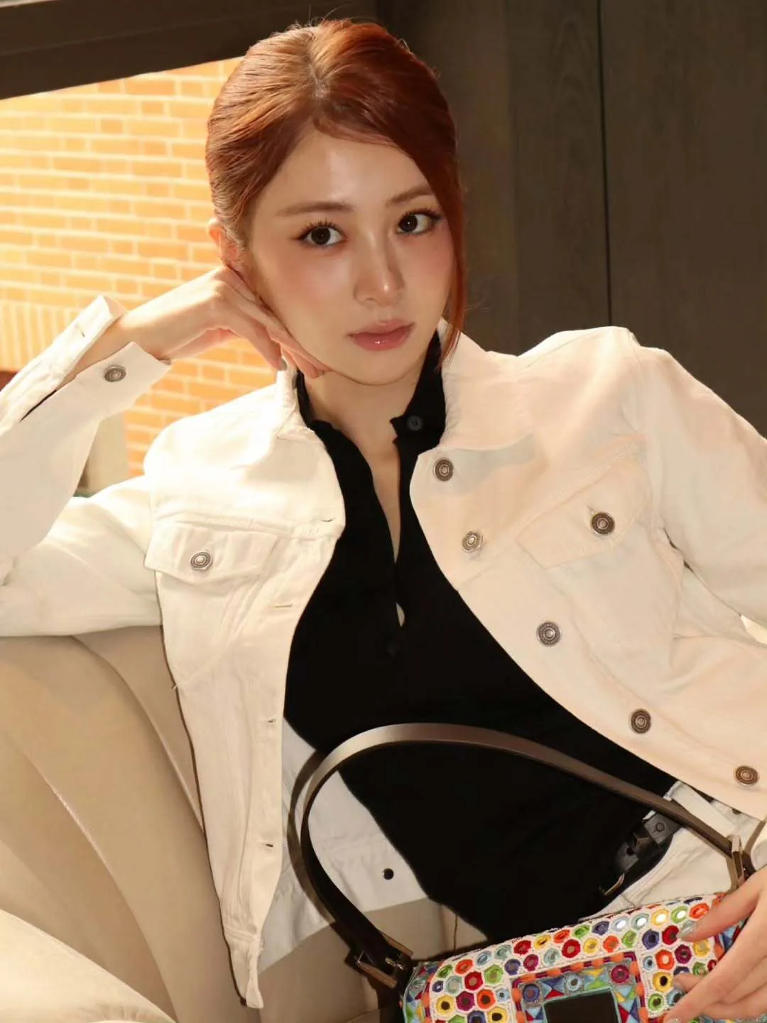 Yunjin (LE SSERAFIM) tại show FENDI Thu Đông 2026, lọt top sao có EMV lớn nhất