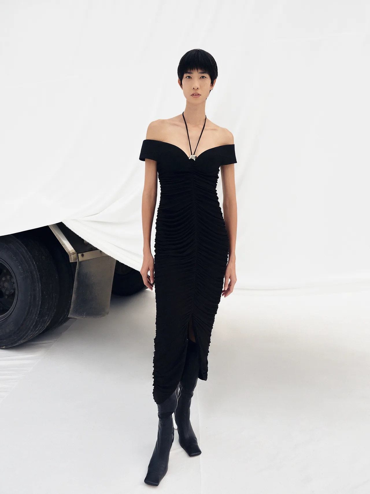 Váy đen trễ vai BST FW22 CHATS by C.DAM