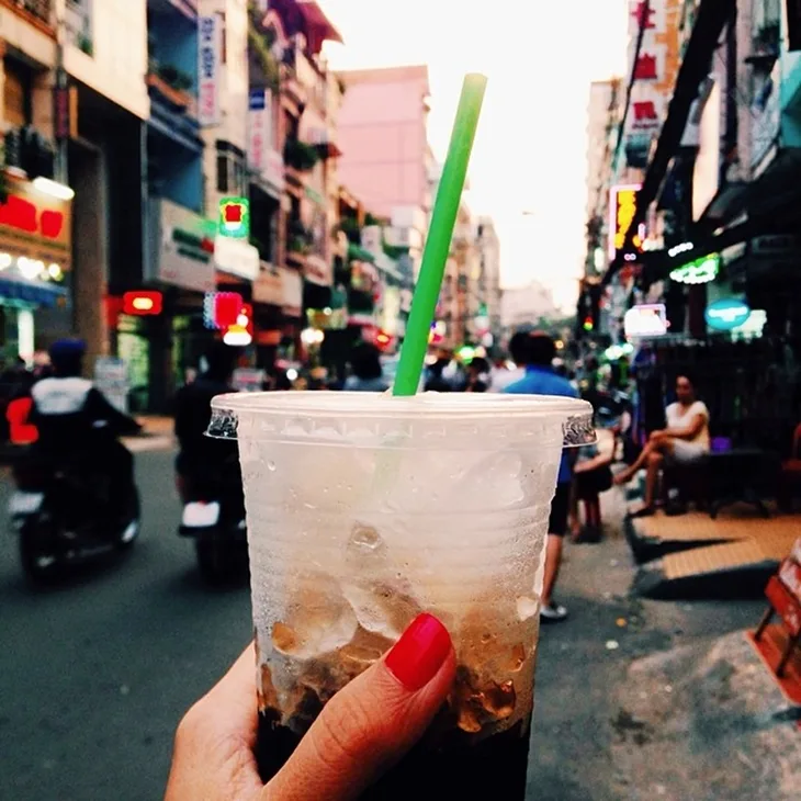 Cô gái ăn cả thế giới Instagram 11