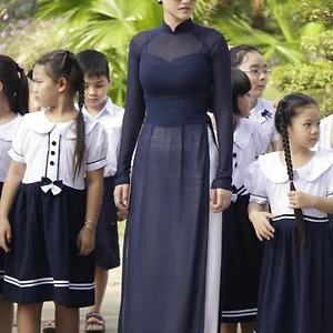 Maya hóa thân thành cô giáo trong “Cô dâu đại chiến 2”