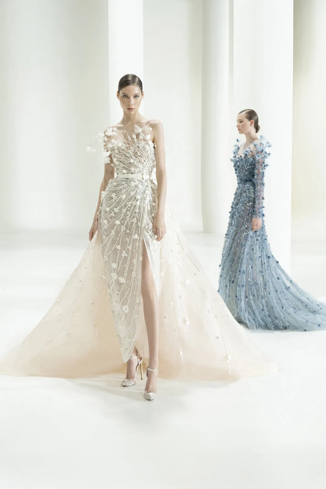 cô gái mang váy Haute Couture elie saab