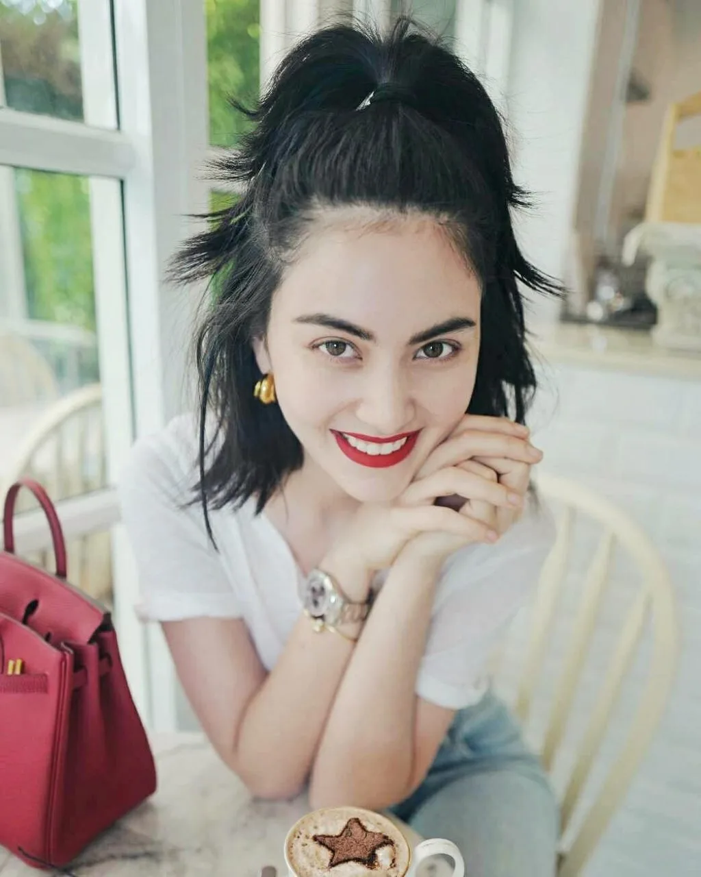 Bí quyết làm đẹp của "ma nữ" Thái Lan Davika Hoorne Bí quyết làm đẹp của "ma nữ" Thái Lan Davika Hoorne