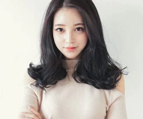 3 mẫu tóc uốn ngang vai đẹp cho năm mới ELLE VN