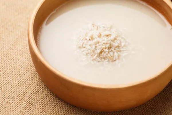 làm trắng da bằng nước vo gạo