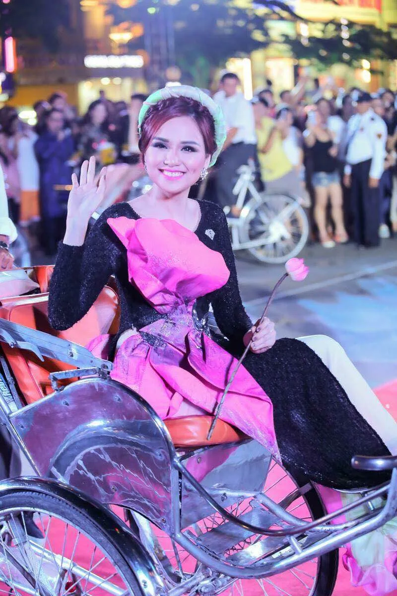 Thành phố Áo dài - thời trang đường phố đẹp và ý nghĩa 06