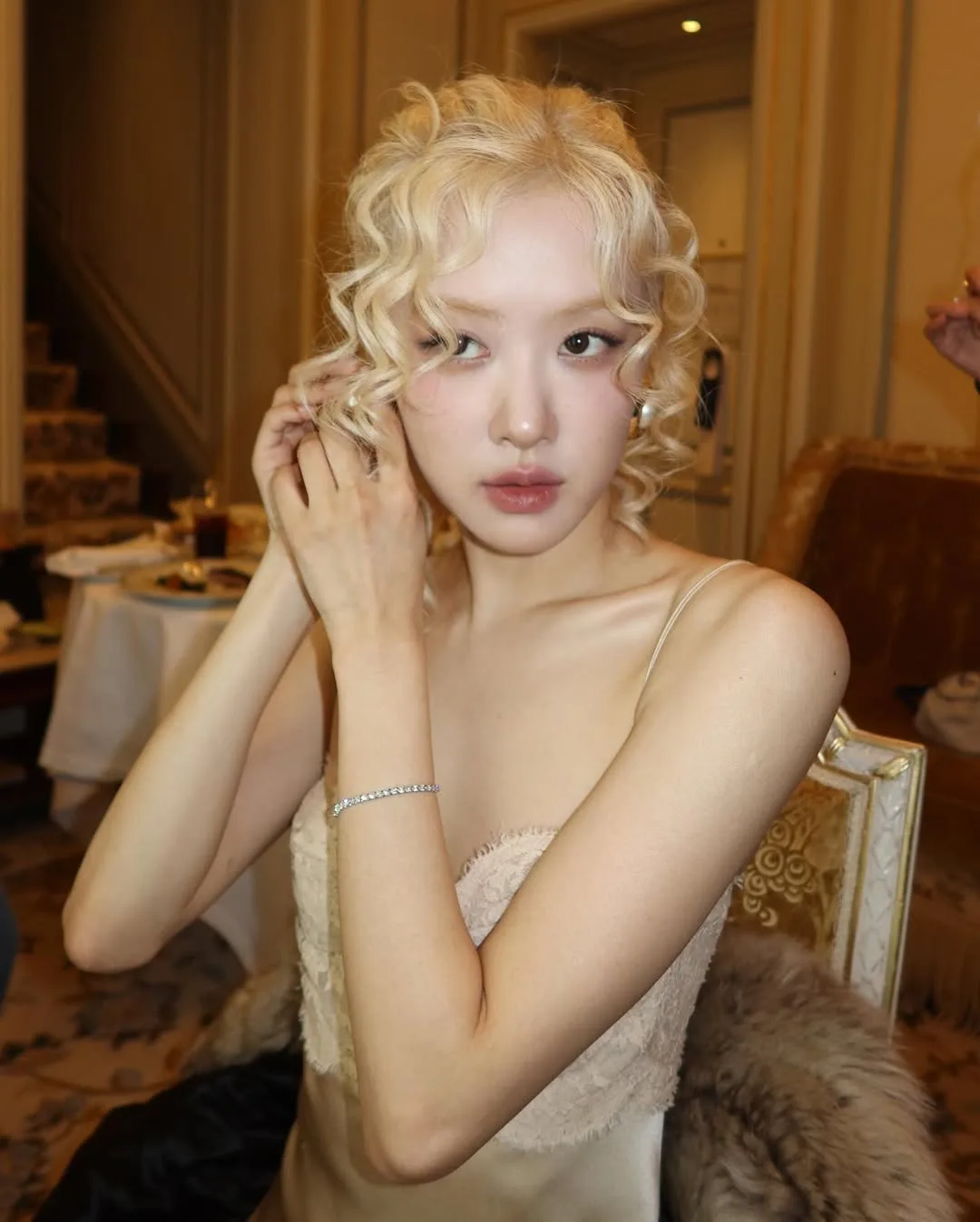 rose diện khuyên tai ngọc trai