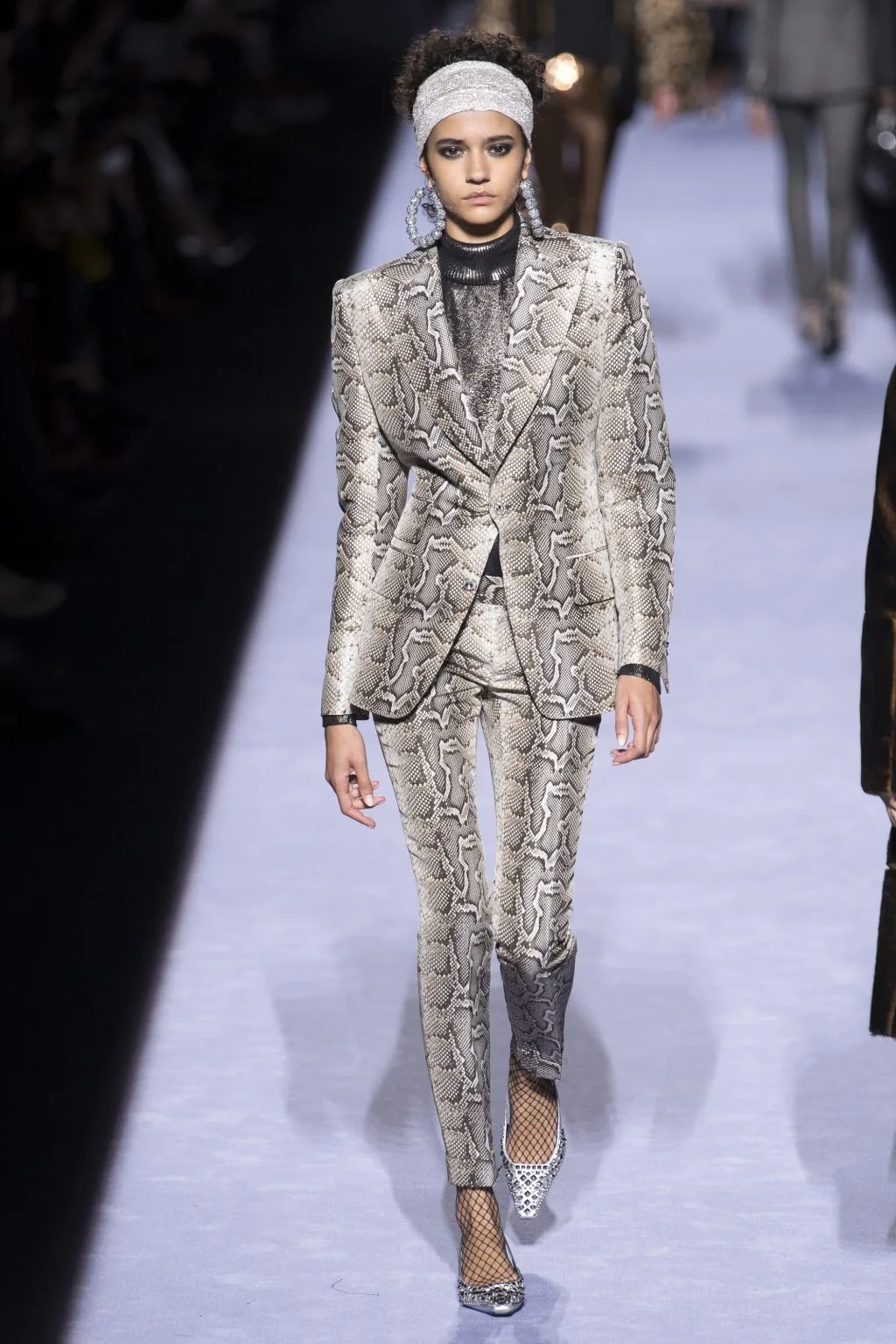 Thương hiệu Tom Ford Ready-to-wear Thu 2018: Thời đại hoàng kim thập niên 80 Thương hiệu Tom Ford Ready-to-wear Thu 2018: Thời đại hoàng kim thập niên 80