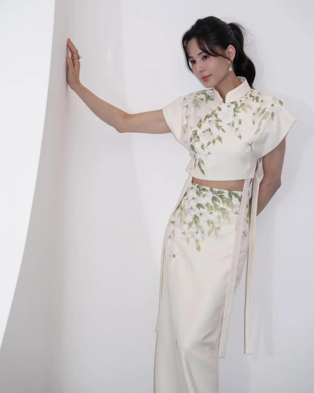 Tủ đồ U60 của Lý Nhược Đồng váy maxi