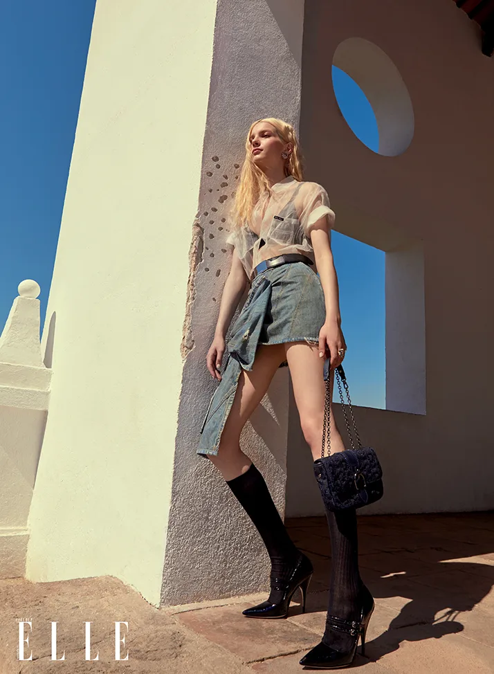 bộ ảnh 6 chân váy denim và áo xuyên thấu