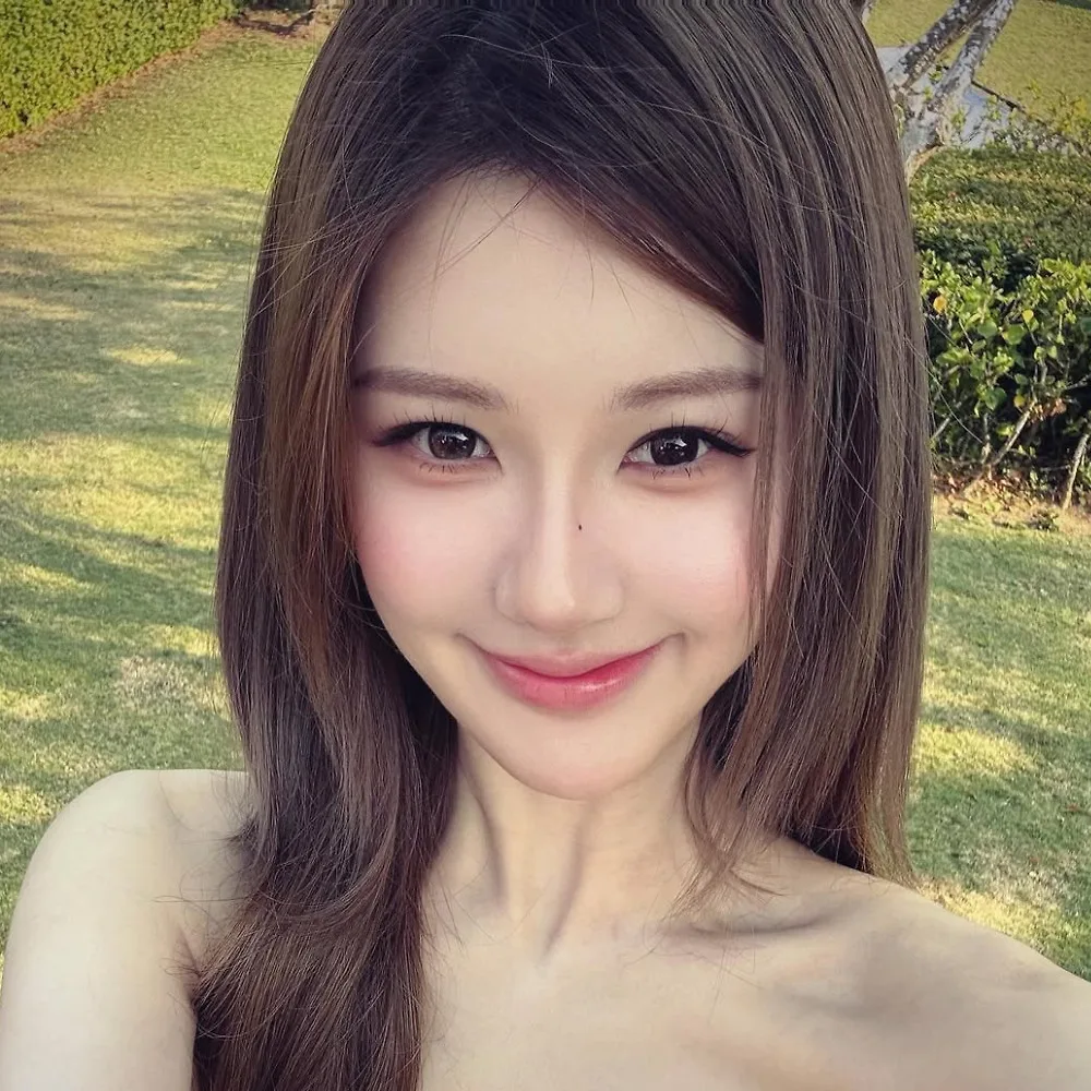 trang điểm môi hồng 