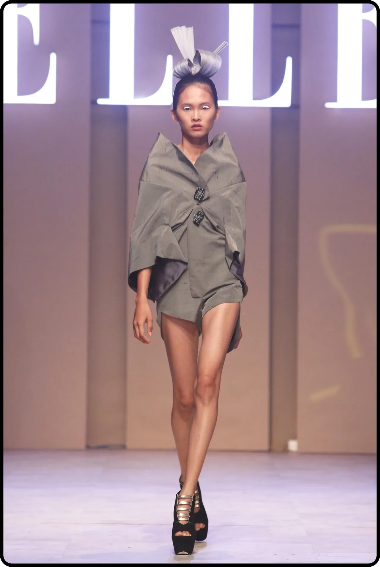 BST của NTK Nuchsuda tại ELLE Fashion Journey 2016