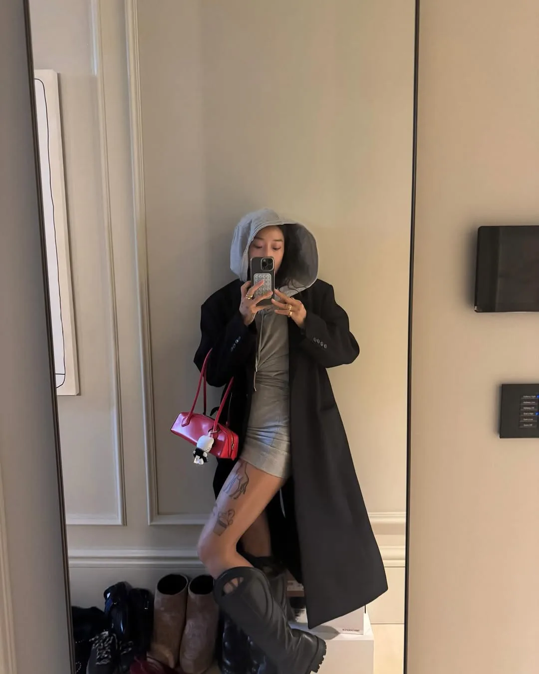 thời trang dj peggy gou trench coat dài