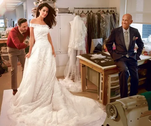 Cả thế giới phải trầm trồ khi ngắm nhìn váy cưới cổ điển và sang trọng do Oscar De La Renta thiết kế
