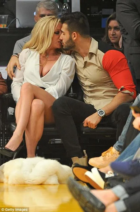 Britney Spears đã muốn kết hôn thêm một lần nữa? Britney Spears đã muốn kết hôn thêm một lần nữa?