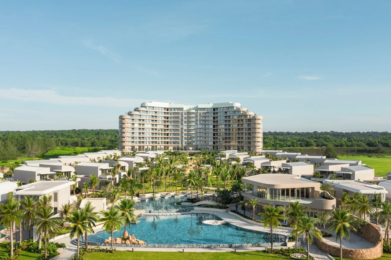 Ixora Hồ Tràm by Fusion là một khu nghỉ dưỡng 5 sao mới tại Hồ Tràm, thuộc huyện Xuyên Mộc, tỉnh Bà Rịa Vũng Tàu.