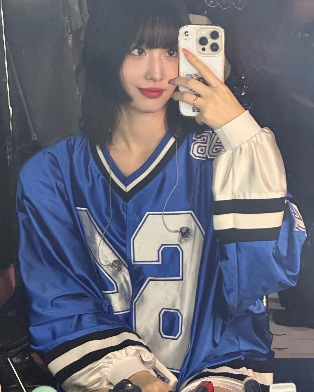 momo diện màu xanh dương