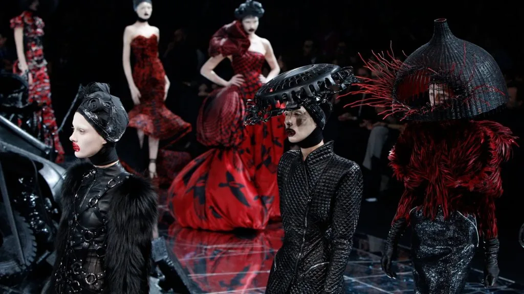 thời trang BST của Alexander McQueen thời trang BST của Alexander McQueen